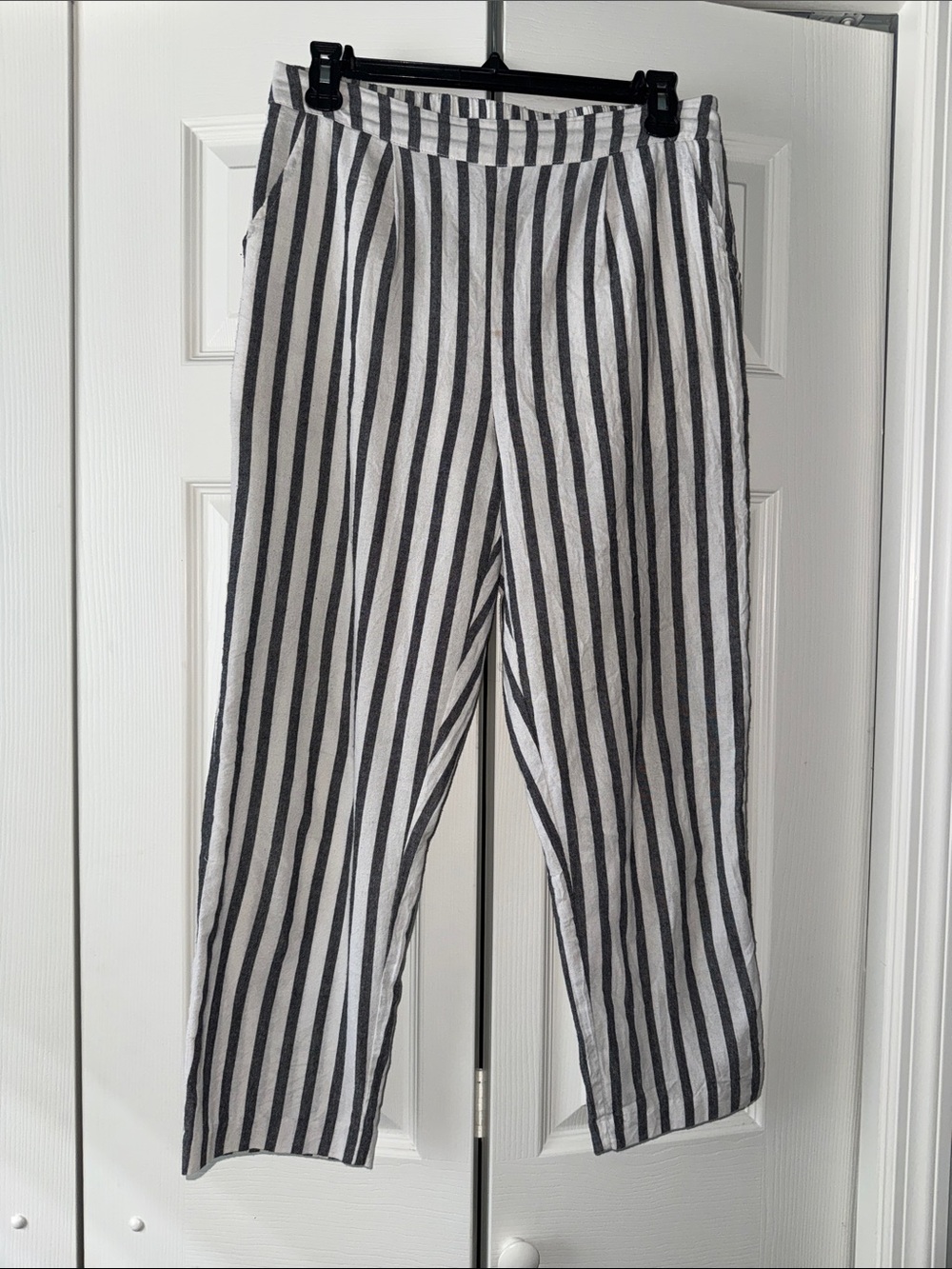 ANTONIO MELANI Black and White Striped Cropped Pants
